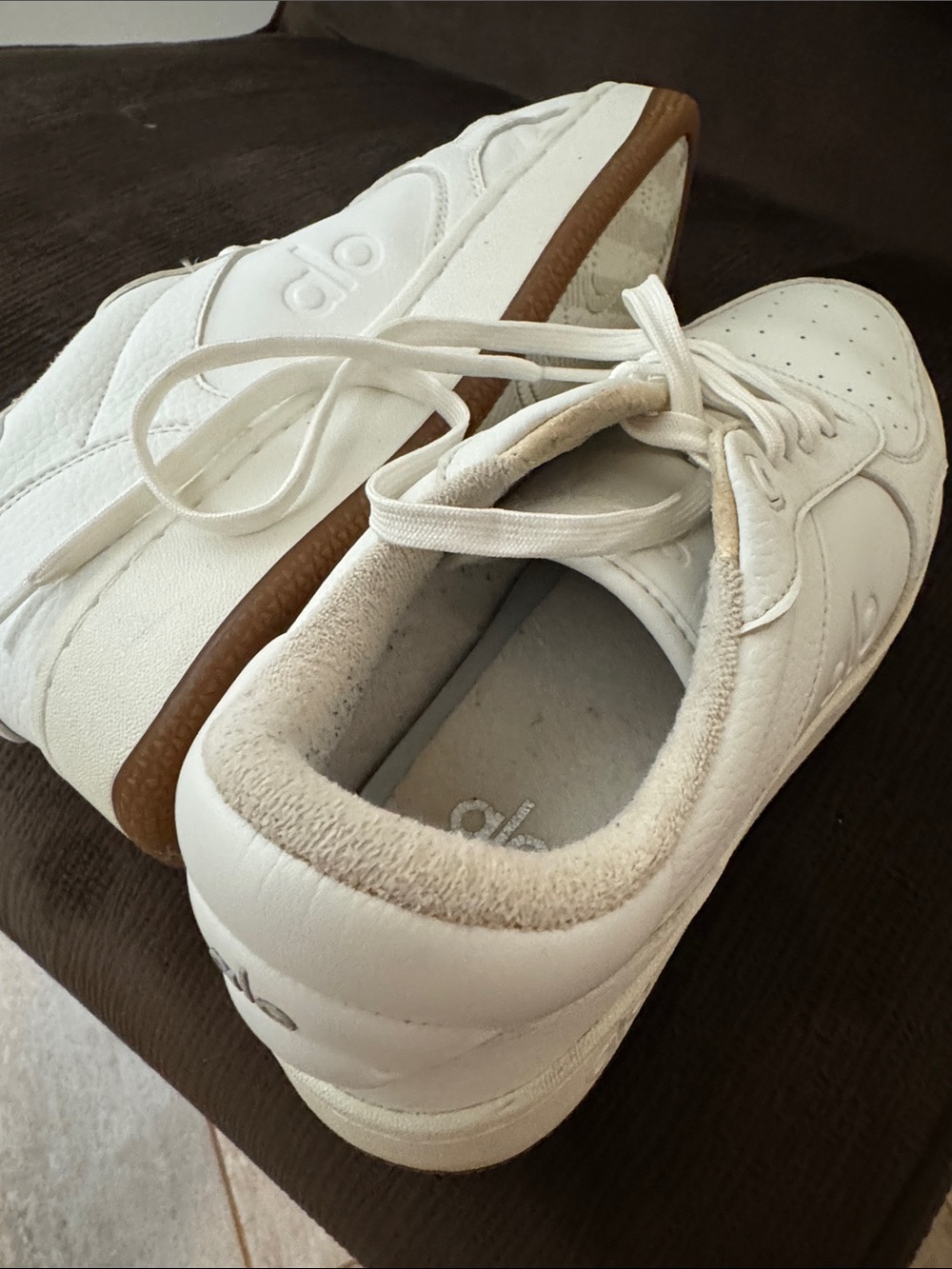 ALO Yoga White Women's Sneakers with Gum Sole - Picture 14 of 16